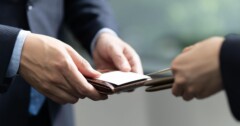 個人事業主も名刺は必要！信頼と営業活動のために載せるべき内容やポイントも解説