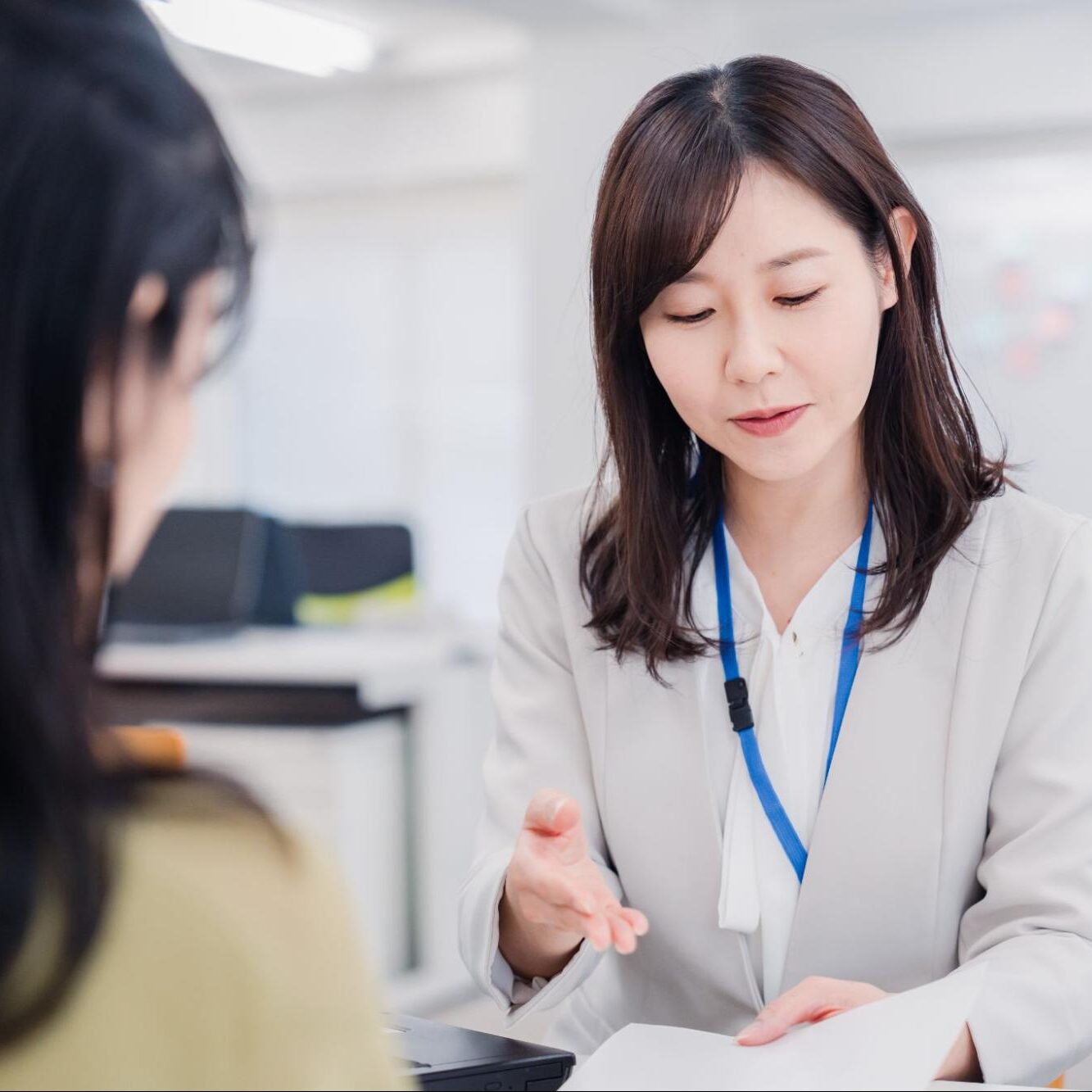 2026年版】マイナンバーカードのメリット・デメリットは？保険証や確定申告の活用法を解説 | 起業の窓口マガジン