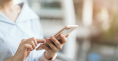 個人事業主はスマホで青色申告できる?2つのやり方と納税方法を解説