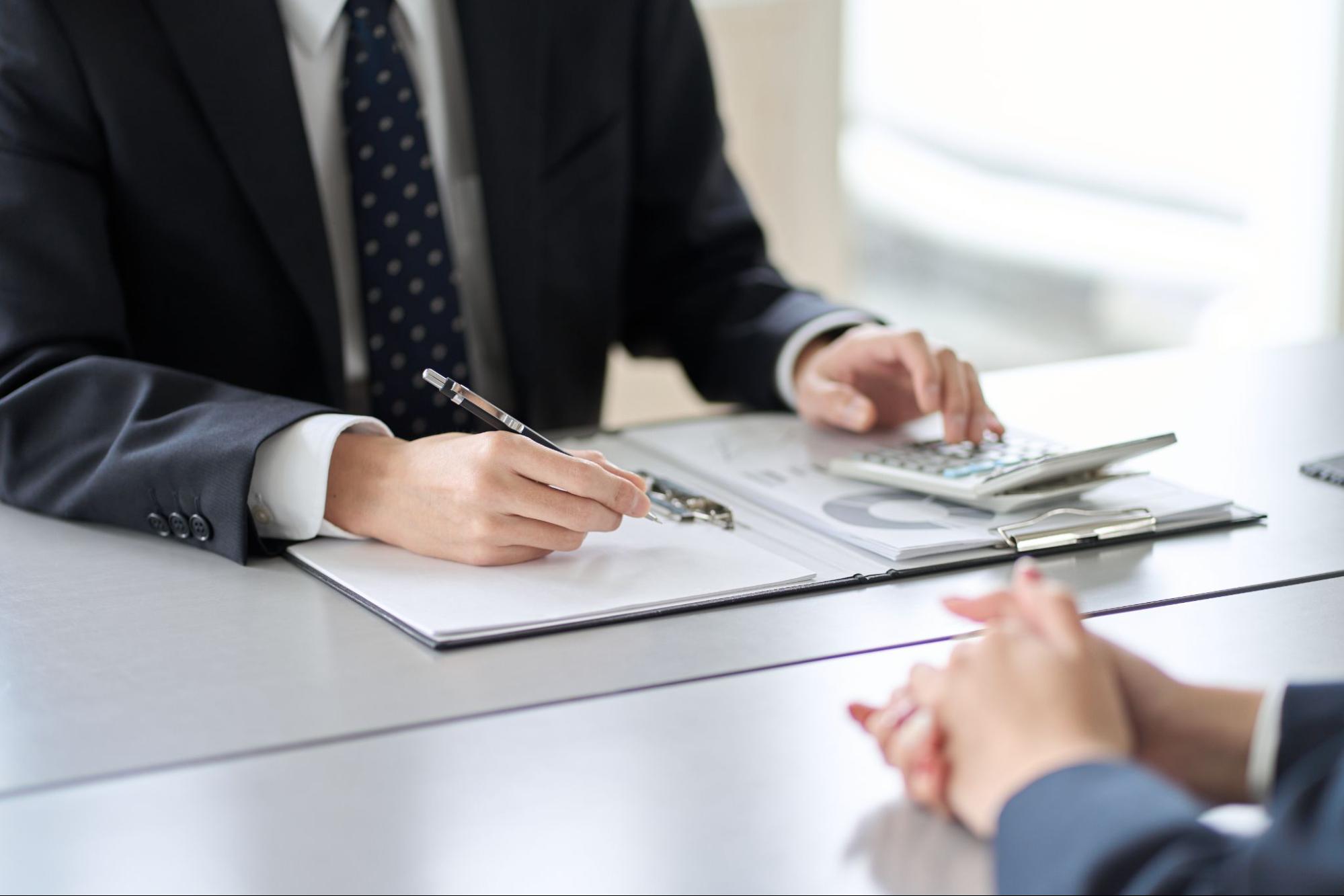 電子定款の作成が難しければ専門家への依頼がおすすめ