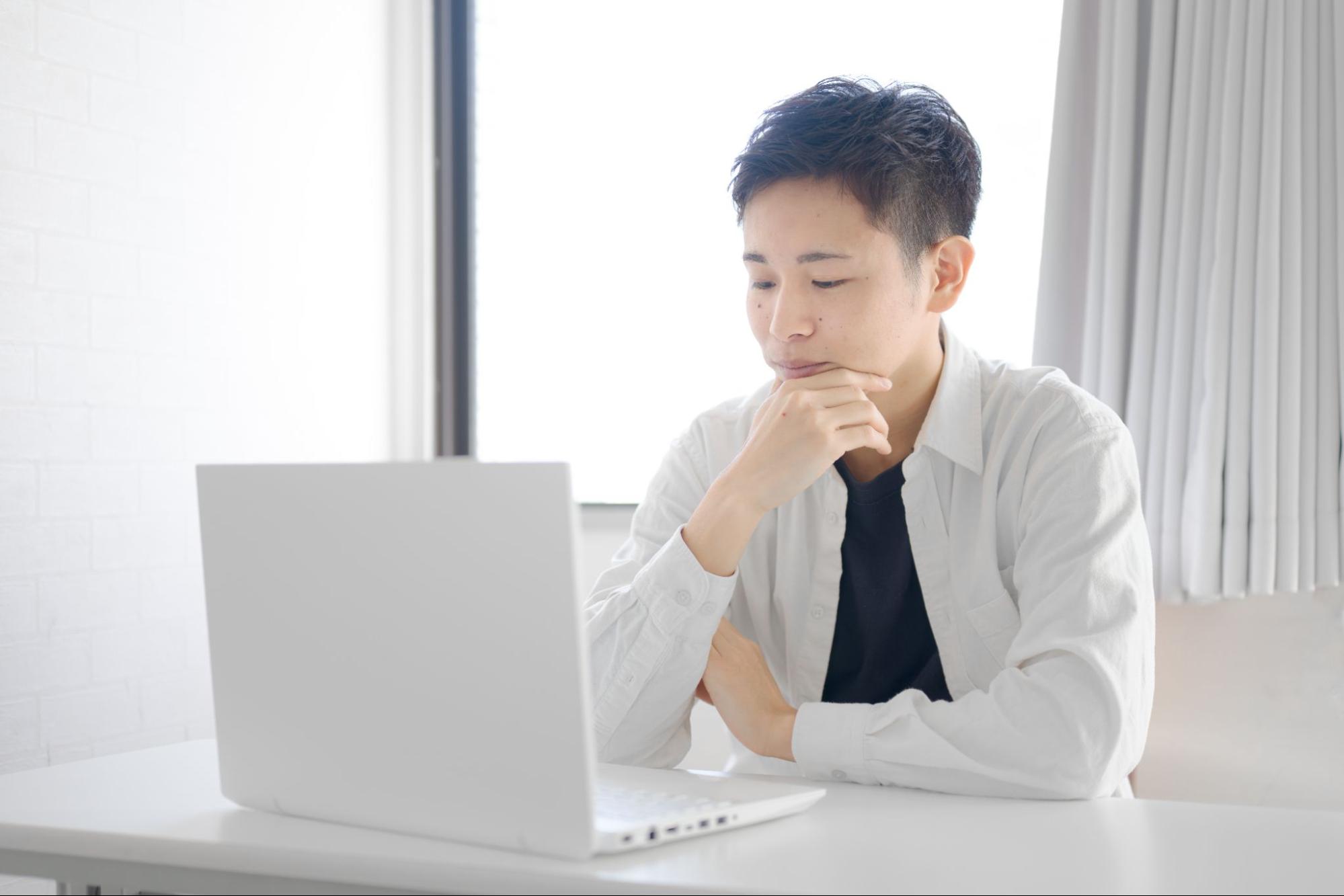 個人事業主のための特定商取引法対応ガイド | 記載項目やテンプレート、違反のリスクを解説