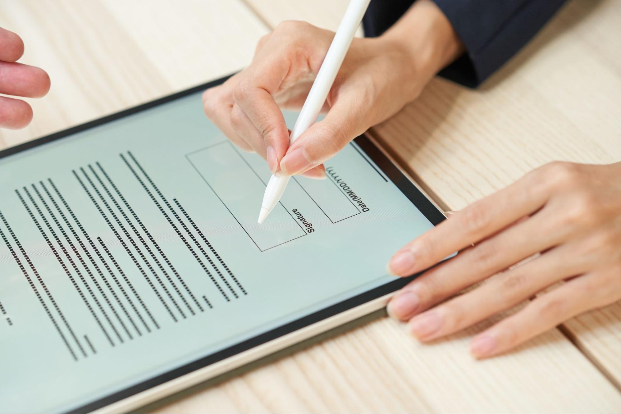 【例】業界別の電子契約導入事例