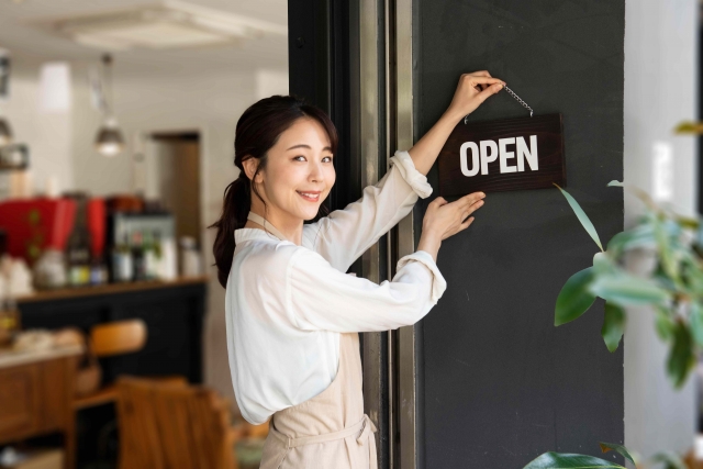 カフェの起業に必要な資金はいくら？開業資金の内訳と自己資金・融資・補助金での集め方