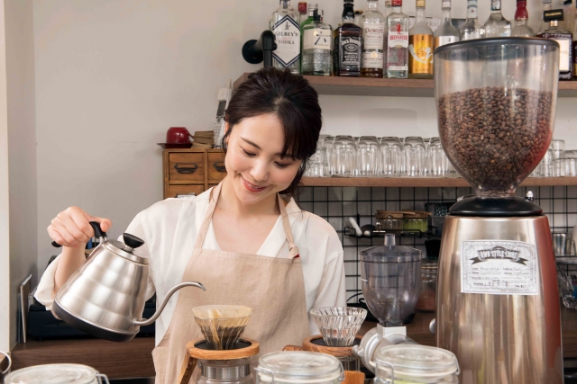 カフェの起業に必要な資格は？営業許可と食品衛生責任者・店によって増える届出